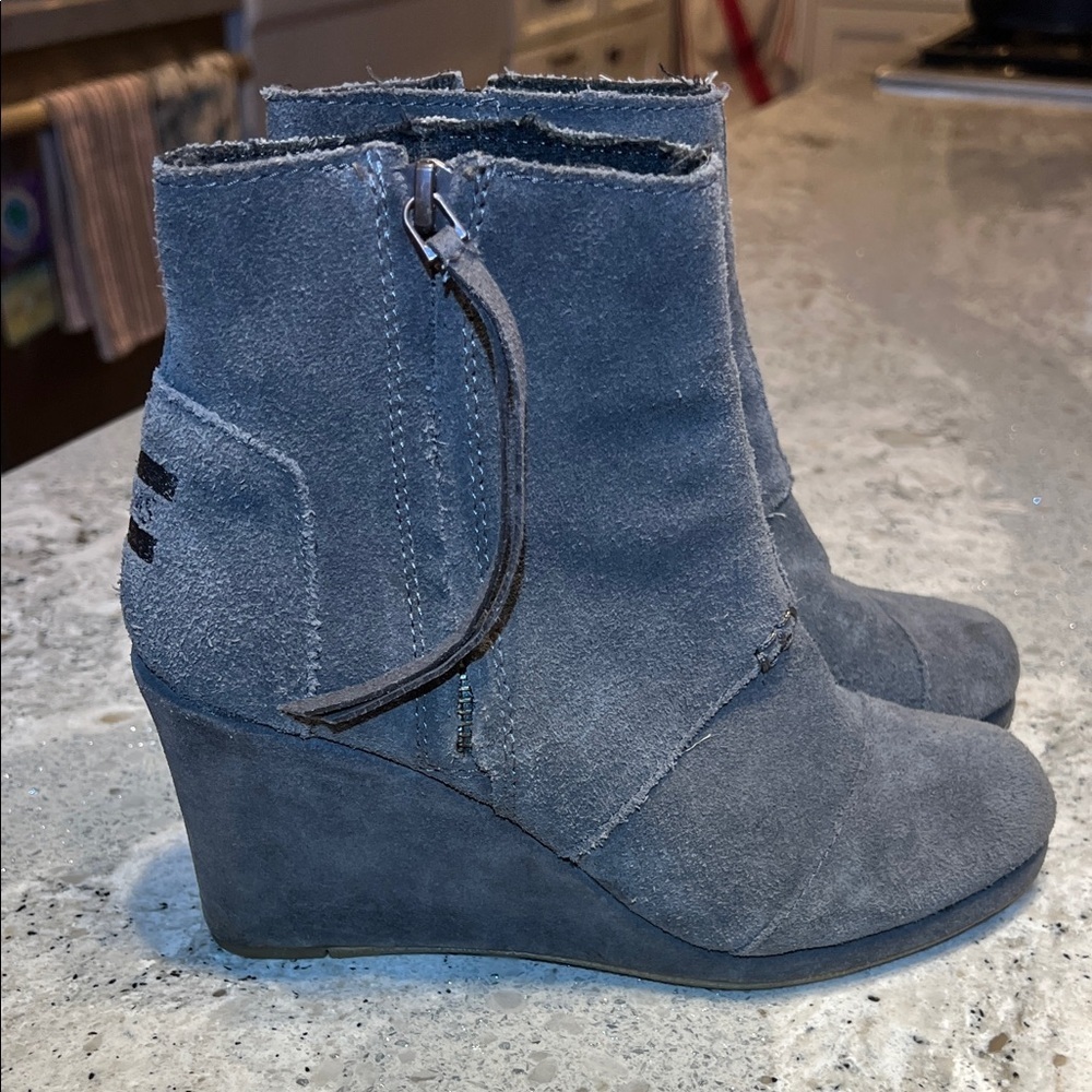 TOM'S Gray Suede Leather Desert Wedge Ankle Bootie Size 6.5